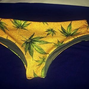 Seamless reversible ganja goddess bottoms